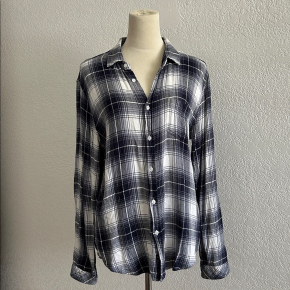 Rails Hunter Plaid Button Up Long Sleeve Shirt in Navy Blue and White - Picture 1 of 7